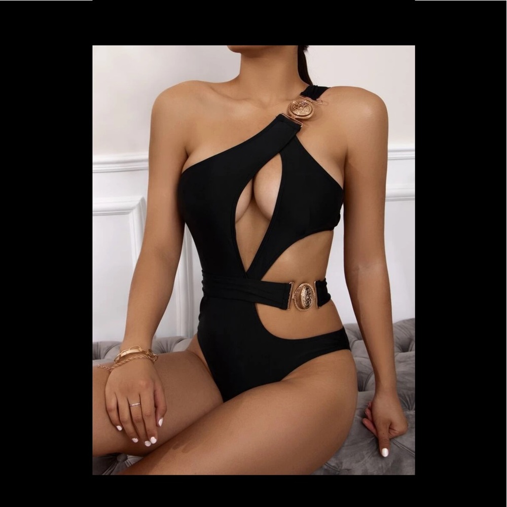 NWOT Metal Decor One Shoulder One Piece Swimsuit